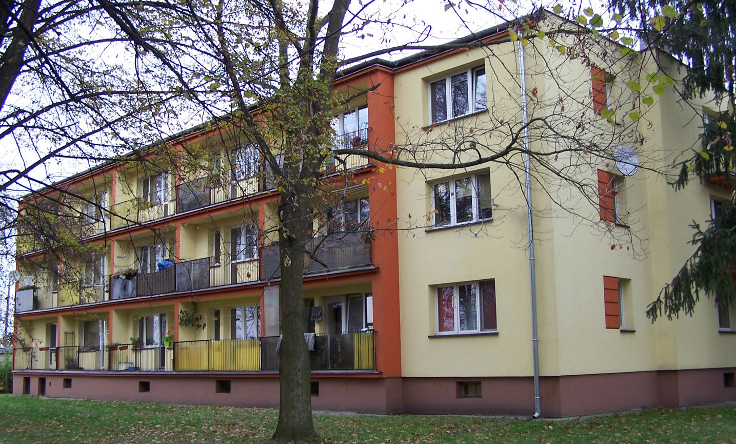 Blok mieszkalny nr 5 (242 154) bytes.jpg